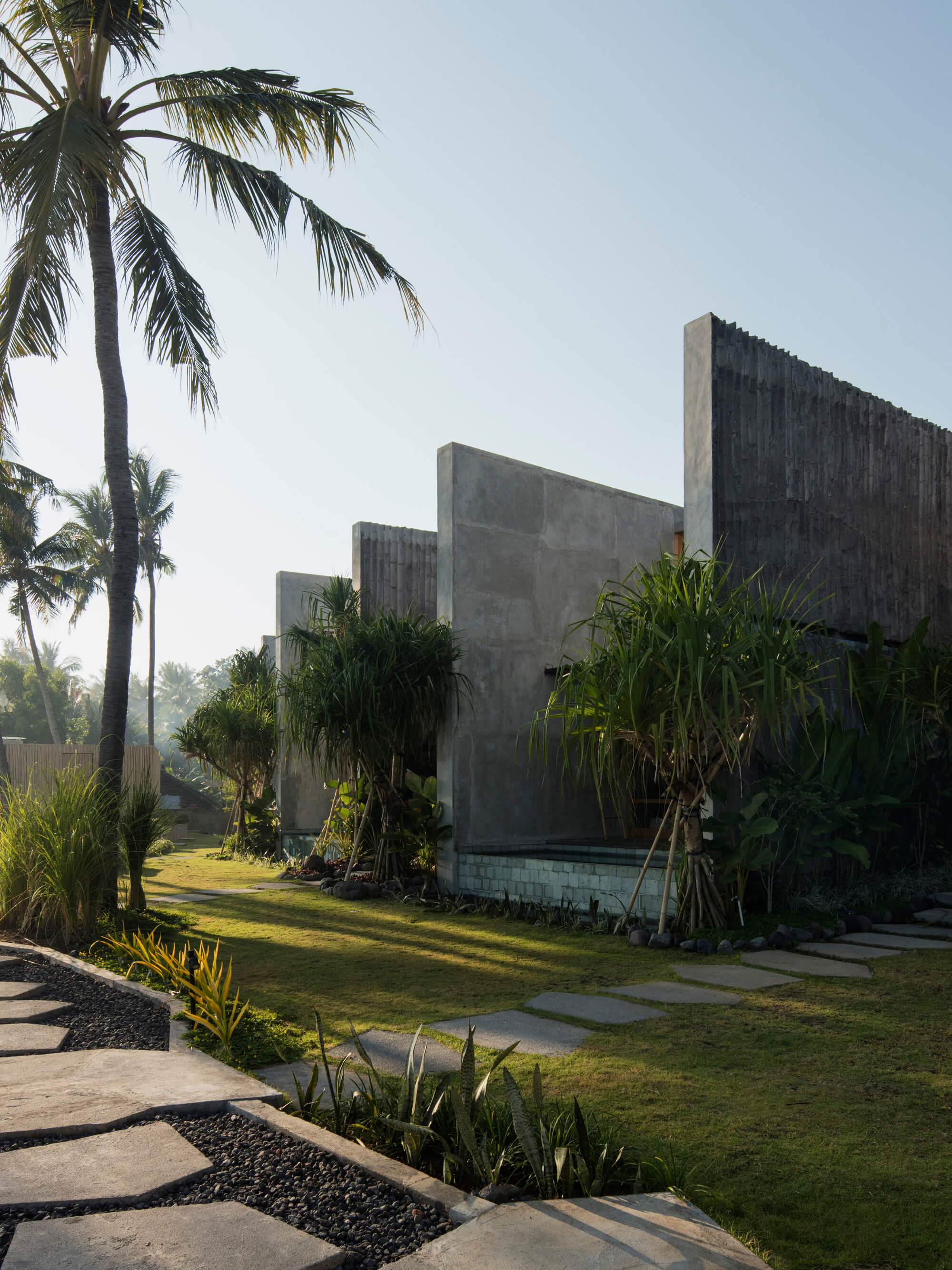 The Tiing Hotel / Nic Brunsdon + MANGUNING